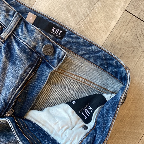 Amy Mid Rise Crop Straight Leg - Picture 2 of 5